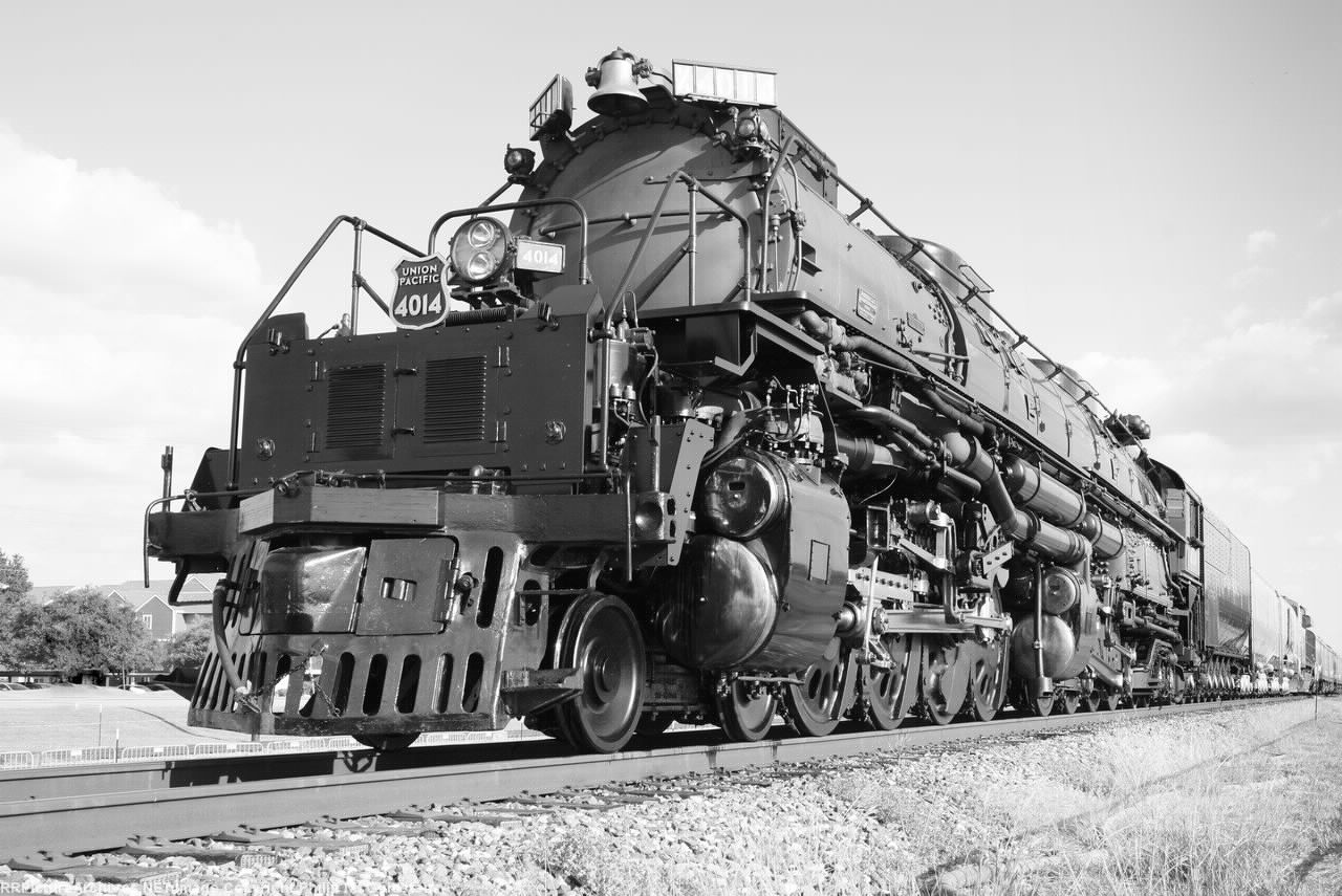 UP 4014 - kinda nice in black n white